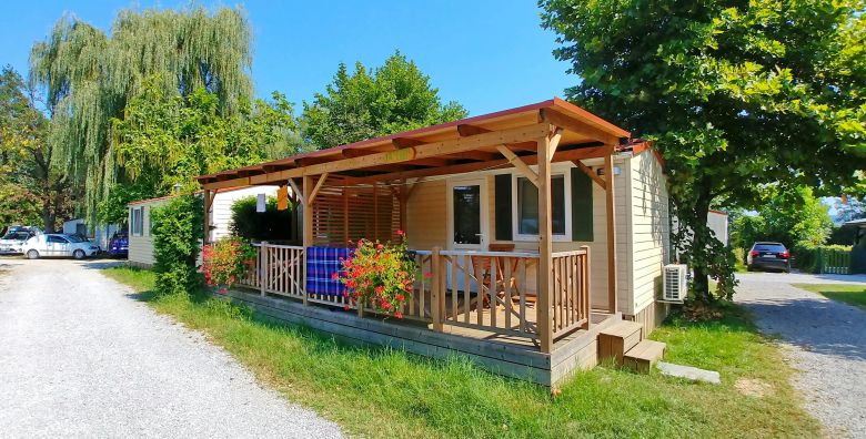 Camping Bela krajina  Obiteljski odmor uz Kupu Podzemelj Gradac Slovenija  240 EUR  2x nocenje u mobilnoj kucici za 3 osobe Neograniceno koristenje Kolpacabana fun parka