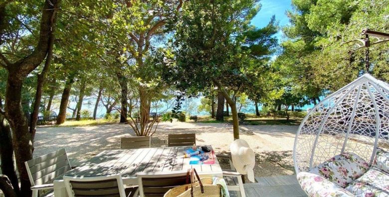 Family Resort Urania  Svibanjski odmor na makarskoj rivijeri Baska Voda Makarska rivijera Dalmacija Hrvatska  290 EUR  3x nocenje u dvokrevetnoj sobi za 2 osobe 1 dijete do 6 99 godina i 2 dijete do 3 99 godina besplatno  Polupansion
