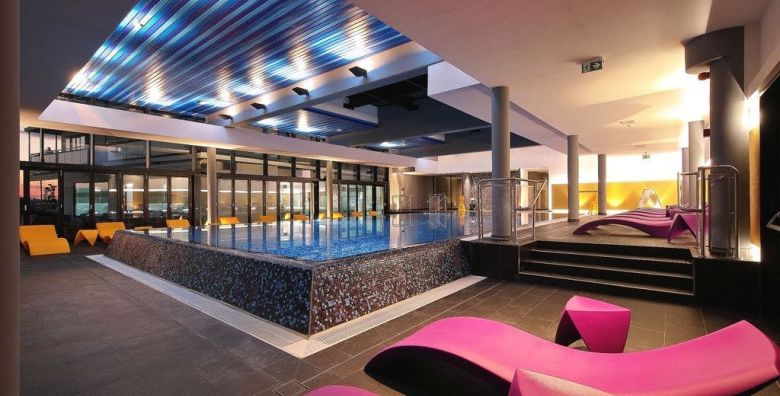 Ilirija Resort  Hotel Ilirija  Obiteljski paket opustanja s punim pansionom Biograd na Moru Dalmacija Hrvatska  349 EUR  2x nocenje u dvokrevetnoj Comfort sobi za 2 osobe 1 dijete do 12 godina i 1 dijete do 7 godina besplatno  Puni pansion