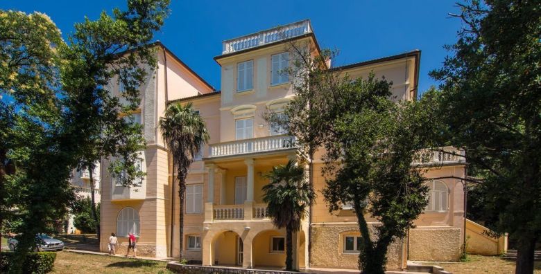 Hotel Vila Ruzica  Aktivni svibanjski odmor u Crikvenici tijekom tjedna Crikvenica Hrvatska  248 40 EUR  2x nocenje u dvokrevetnoj sobi park strana za 2 osobe Polupansion