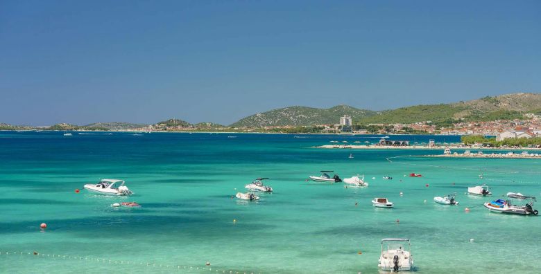 Hotel Duje  1 svibanj i proljece uz more Vodice Dalmacija Hrvatska  259 EUR  2x nocenje u Superior dvokrevetnoj sobi s balkonom i pogledom na more ili Obiteljskoj sobi bez pogleda na more za 2 osobe  1 dijete do 3 godine i 1 dijete do 13 godina besplatno  Polupansion