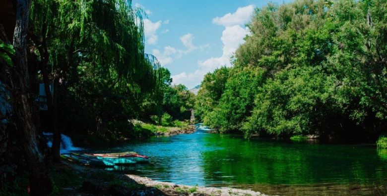 Adria Centar Kocusa  Odmor na prekrasnoj reci Trebizat Ljubuski Bosna i Hercegovina  254 50 EUR  2x nocenje u dvokrevetnoj sobi za 4 osobe Dorucak
