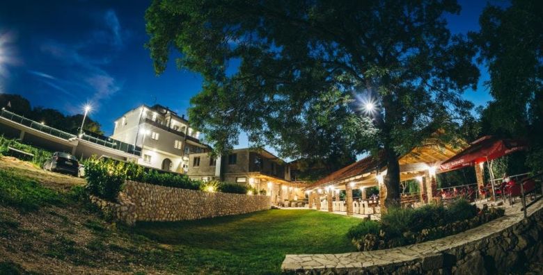 Adria Centar Kocusa  Ljetni odmor na prekrasnoj reci Trebizat Ljubuski Bosna i Hercegovina  575 EUR  4x nocenje u dvokrevetnoj sobi za 4 osobe Dorucak