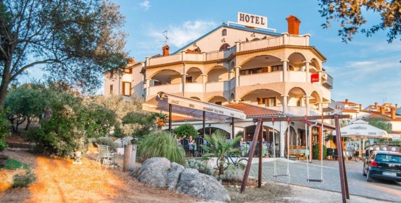 Hotel Villa Vrsar  Ljetni wellness odmor u Istri Vrsar Istra Hrvatska  140 EUR  2x nocenje u dvokrevetnoj sobi za 2 osobe Dorucak