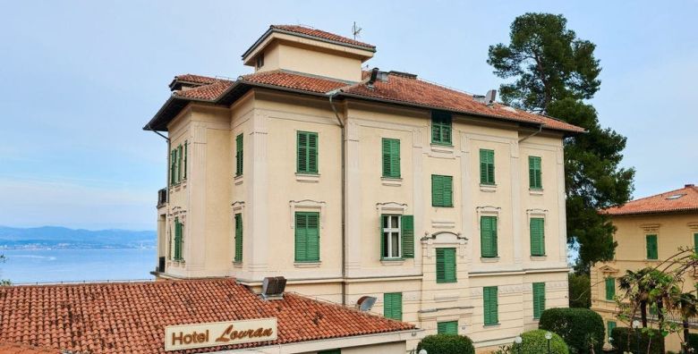 Hotel Lovran  Proljetni vikend odmor u Lovranu  Lovran Hrvatska  236 EUR  2x nocenje u dvokrevetnoj Standard sobi s pogledom na ulicu za 2 osobe 1 dijete do 6 99 godina besplatno  Buffet dorucak