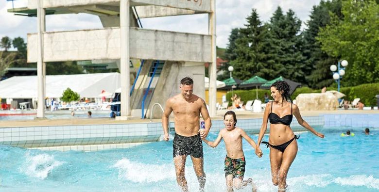 Terme Ptuj  Mobilne kucice  Odmor u mobilnoj kucici tijekom vikenda Ptuj Slovenija  300 EUR  2x nocenje u mobilnoj kucici za 3 osobe Polupansion