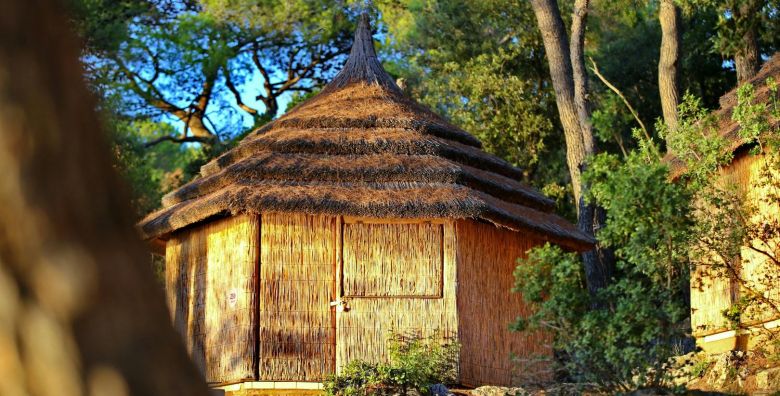 Pine Beach Pakostane  All inclusive light odmor  Standard bungalov Pakostane Dalmacija Hrvatska  199 EUR  2x nocenje u Standard bungalovu za 2 osobe All inclusive light
