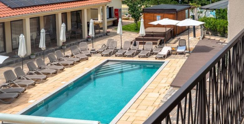 VSG Resort  Proljetni odmor na Krku uz bazen saunu i jacuzzi Klimno Krk Hrvatska  207 EUR  3x nocenje u jednosobnom apartmanu 2 2 s privatnom terasom za 2 osobe Koristenje novog unutarnjeg grijanog bazena saune i vanjskog jacuzzija uz prethodnu rezervaciju 