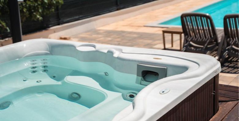 VSG Resort  Proljetni odmor na Krku uz bazen saunu i jacuzzi Klimno Krk Hrvatska  565 EUR  5x nocenje u dvosobnom Deluxe apartmanu s privatnom terasom 4 2 za 4 osobe Koristenje novog unutarnjeg grijanog bazena saune i vanjskog jacuzzija uz prethodnu rezervaciju 