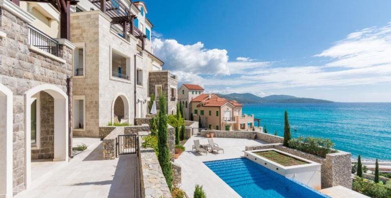 Lustica bay Vacation homes  Vrhunsko ljeto na Lustici Tivat Crna Gora  179 EUR  2x nocenje u apartmanu Studio Centrale za 2 osobe Pristup plazi Chedi
