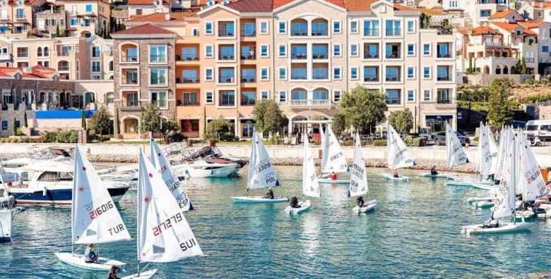 Lustica bay Vacation homes  Obiteljsko vrhunsko ljeto na Lustici Tivat Crna Gora  236 EUR  2x nocenje u jednosobnom apartmanu Residence Centrale za 2 osobe 1 dijete do 12 99 godina besplatno  Pristup plazi Chedi