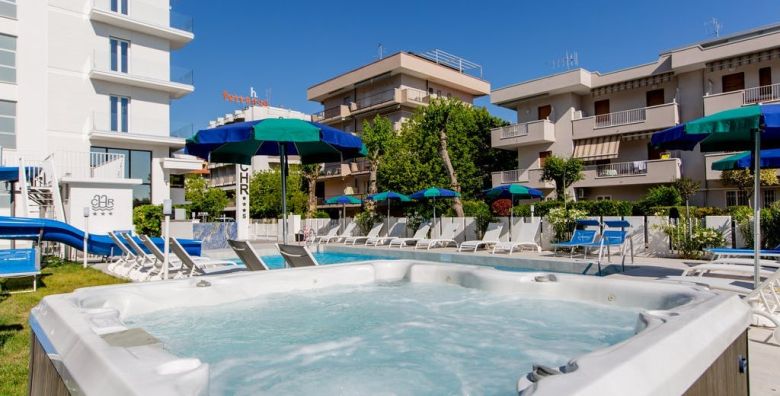 Hotel Cosmopol Cesenatico  Odmor u Italiji Cesenatico Italija  1 750 EUR  7x nocenje u cetverokrevetnoj sobi s balkonom za 2 osobe  2 djece do 14 godina besplatno  All inclusive
