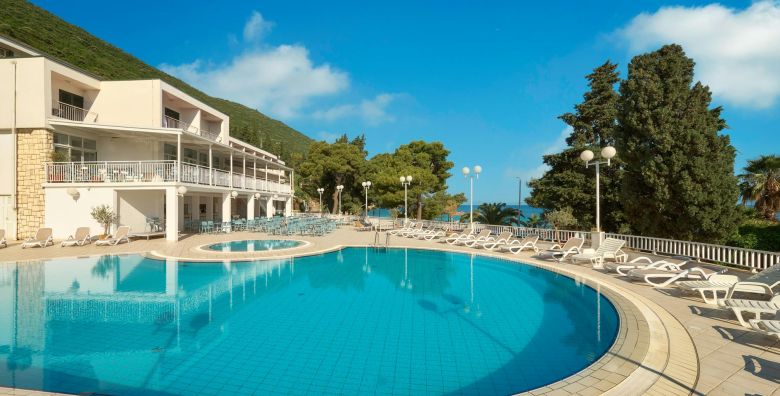 Hotel Faraon  All inclusive lipanjski odmor u Dalmaciji Trpanj Dalmacija Hrvatska  405 EUR  3x nocenje u dvokrevetnoj Comfort sobi s balkonom pogled more za 2 osobe dijete do 11 99 godina besplatno  All inclusive s ukljucenim picem uz obroke