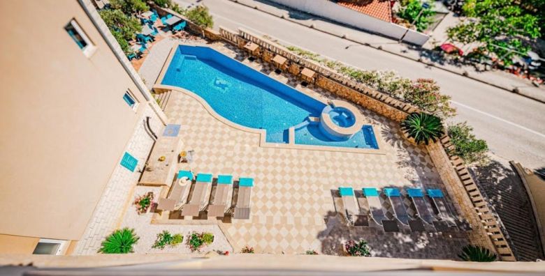 Hotel Sol  Ljeto u srcu Bola Bol otok Brac Dalmacija Hrvatska  235 EUR  2x nocenje u jednosobnom apartmanu s balkonom terasom ovisno o raspolozivosti za 2 osobe Dorucak