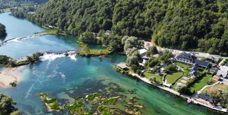 Hotel Opal Art  Wellness odmor u NP Una Bihac Bosna i Hercegovina  96 EUR  1x nocenje u dvokrevetnoj sobi za 2 osobe  1 dijete do 7 godina besplatno  Dorucak
