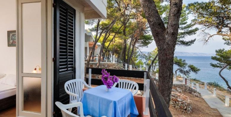 Fontana Resort  Pocetak ljeta na Hvaru u komfornim apartmanima Jelsa otok Hvar Dalmacija Hrvatska  574 EUR  7x nocenje u Comfort Studio apartmanu za 3 osobe Koristenje 2 otvorena bazena s morskom vodom jedan je djecji 