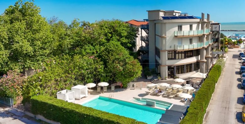 Hotel Capitol  All inclusive ljeto na obali Riminija San Mauro A Mare Italija  1 090 EUR  5x nocenje u dvokrevetnoj sobi s balkonom za 2 osobe All inclusive u hotelskom restoranu