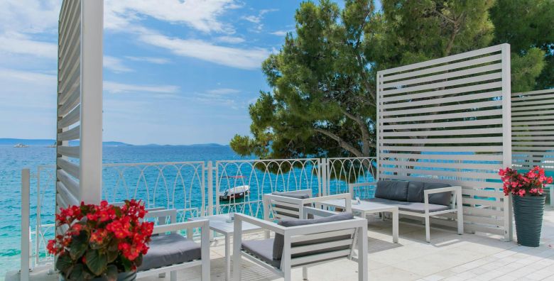 Amadria Park Camp Trogir  Proljece u predivnom Trogiru Seget Vranjica Trogir Hrvatska  190 EUR  2x nocenje u apartmanu tip A1 2 2 za do 2 odrasle osobe 2 djece do 12 godina besplatno  Pice dobrodoslice prilikom prijave