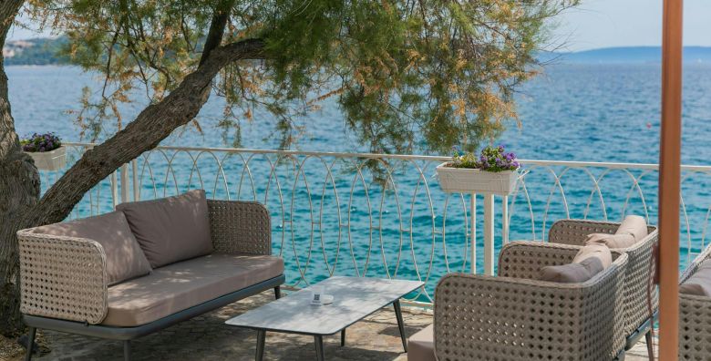 Amadria Park Camp Trogir  Proljece u predivnom Trogiru Seget Vranjica Trogir Hrvatska  236 EUR  2x nocenje u apartmanu tip A2 4 2 za do 4 odrasle osobe 2 djece do 12 godina besplatno  Pice dobrodoslice prilikom prijave