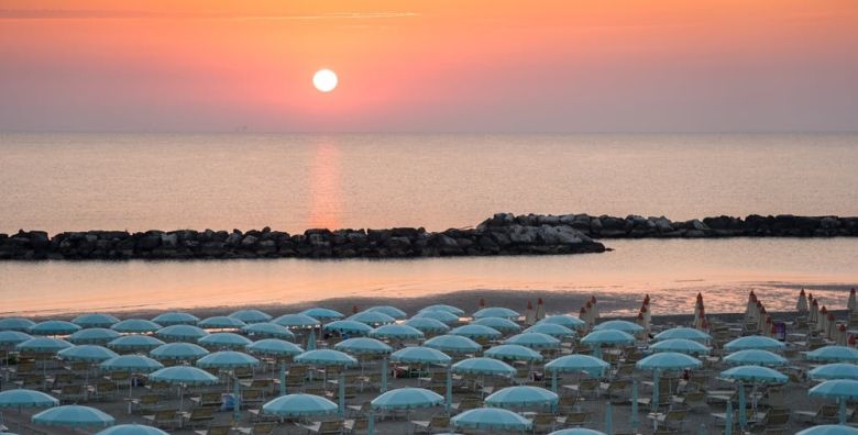 Hotel Capitol  All inclusive ljeto na obali Riminija San Mauro A Mare Italija  1 680 EUR  7x nocenje u dvokrevetnoj sobi s balkonom za 2 osobe All inclusive u hotelskom restoranu