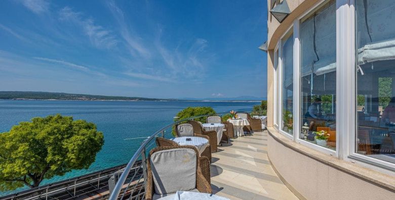 Hotel Marina  Last minute odmor uz more u Selcu Selce Hrvatska  242 EUR  2x nocenje u dvokrevetnoj sobi park strana za 2 osobe 1 dijete do 6 99 godina besplatno  Bogati buffet dorucak