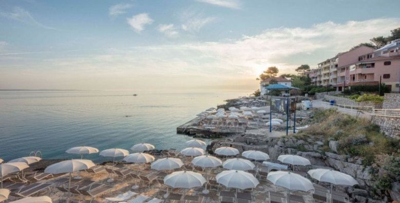 Vitality Hotel Punta  Obiteljski odmor na Losinju Veli Losinj Hrvatska  480 EUR  2x nocenje u Suite na morskoj strani za 2 osobe 2 djece do 11 99 godina besplatno  Polupansion dorucak i vecera 