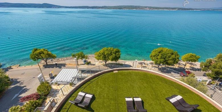 Hotel Marina  Last minute odmor uz more u Selcu Selce Hrvatska  119 EUR  1x nocenje u dvokrevetnoj sobi park strana za 2 osobe 1 dijete do 6 99 godina besplatno  Bogati buffet dorucak