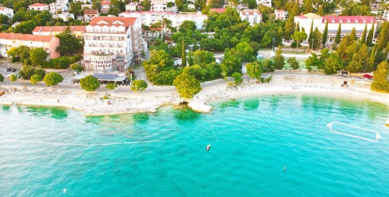 Hotel Marina  Last minute odmor uz more u Selcu Selce Hrvatska  419 EUR  3x nocenje u dvokrevetnoj sobi park strana za 2 osobe 1 dijete do 6 99 godina besplatno  Bogati buffet dorucak