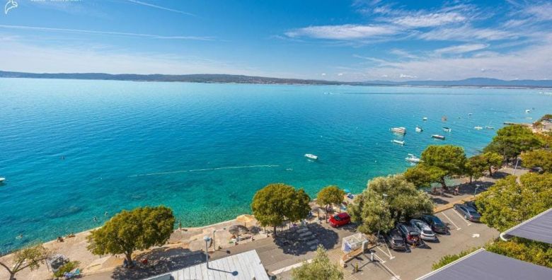 Hotel Marina  Last minute odmor uz more u Selcu Selce Hrvatska  169 EUR  1x nocenje u dvokrevetnoj sobi park strana za 2 osobe 1 dijete do 6 99 godina besplatno  Bogati buffet dorucak