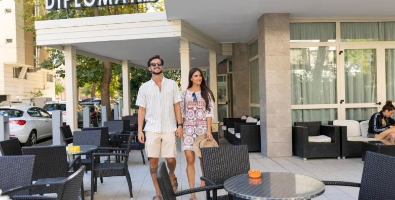 Hotel Diplomatic  All inclusive odmor uz more u Cesenaticu Cesenatico Italija  492 EUR  3x nocenje u dvokrevetnoj sobi s balkonom za 2 osobe All inclusive u hotelskom restoranu
