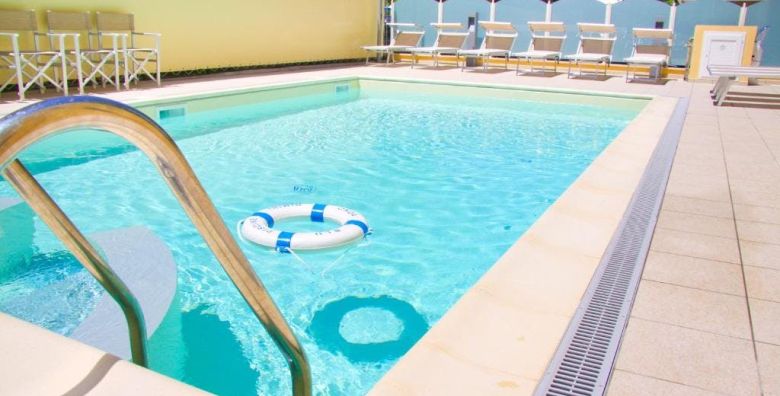 Hotel Diplomatic  All inclusive ljeto u Cesenaticu Cesenatico Italija  880 EUR  5x nocenje u dvokrevetnoj sobi s balkonom za 2 osobe All inclusive u hotelskom restoranu