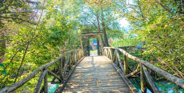 Apartmani Oeneus  Odmor u blizini rijeke Une i Japodskih otoka uz cari netaknute prirode Bihac Bosna i Hercegovina  112 EUR  2x nocenje u apartmanu za 2 osobe 1 dijete do 12 godina besplatno  Besplatan Wi Fi