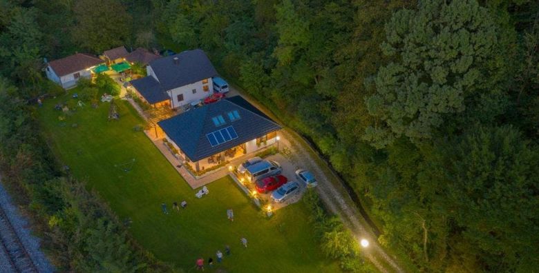 Apartmani Oeneus  Odmor u blizini rijeke Une i Japodskih otoka uz cari netaknute prirode Bihac Bosna i Hercegovina  102 EUR  2x nocenje u apartmanu za 2 osobe Besplatan Wi Fi