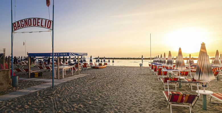 Hotel Royal Inn  Savrseno all inclusive light ljeto odmah pored plaze San Mauro A Mare Italija  920 EUR  5x nocenje u dvokrevetnoj sobi s balkonom ovisno o raspolozivosti za 2 osobe All inclusive light u hotelskom restoranu