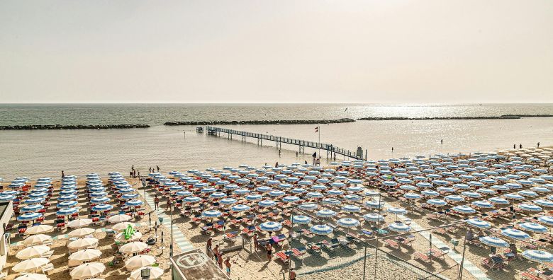 Hotel Royal Inn  Savrseno all inclusive light ljeto odmah pored plaze San Mauro A Mare Italija  1 288 EUR  7x nocenje u dvokrevetnoj sobi s balkonom ovisno o raspolozivosti za 2 osobe All inclusive light u hotelskom restoranu