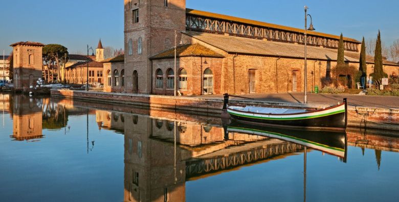 Hotel Royal Inn  Savrseno all inclusive light ljeto odmah pored plaze San Mauro A Mare Italija  820 EUR  5x nocenje u dvokrevetnoj sobi s balkonom ovisno o raspolozivosti za 2 osobe All inclusive light u hotelskom restoranu