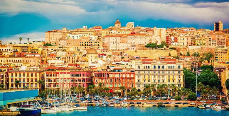 Ljeto na Sardiniji Sardinija Italija  1 599 EUR  7x nocenje hotelu ili apartmanu 2x povratna avionska karta Trst  Cagliari  Trst