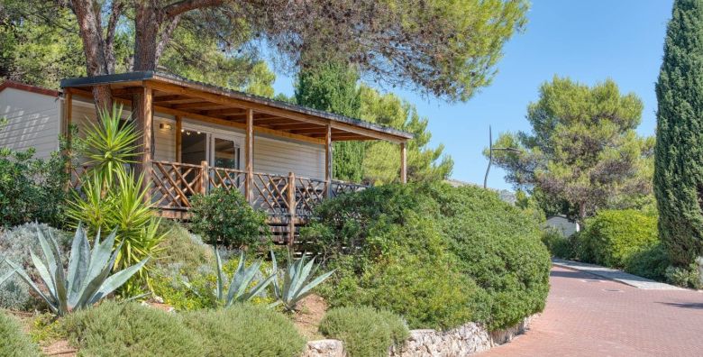 Amadria Park Camp Trogir  Last minute proljece u predivnom Trogiru Seget Vranjica Trogir Hrvatska  252 EUR  2x nocenje u Standard mobilnoj kucici za do 6 osoba 4 odrasle osobe i 2 djece do 11 99 godina besplatno  Pice dobrodoslice prilikom prijave