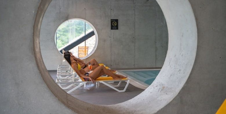 Hotel Nomad  Wellness oaza na Bjelasnici  Bjelasnica Sarajevo Bosna i Hercegovina  15 EUR  Ulaz u SPA centar bazen tri vrste sauna: turska finska i bio  samo za odrasle fitness  samo za odrasle relax zona i Kneipp klupa u trajanju od 2 sata za 1 osobu Besplatan Wi Fi