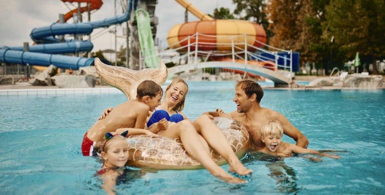 Terme Catez  Hotel Catez  Ljetna termalna zabava Catez ob Savi Slovenija  404 EUR  2x nocenje u dvokrevetnoj sobi s balkonom ili sobi s terasom u prizemlju ili sobi s francuskim balkonom za 2 osobe Polupansion dorucak i vecera 