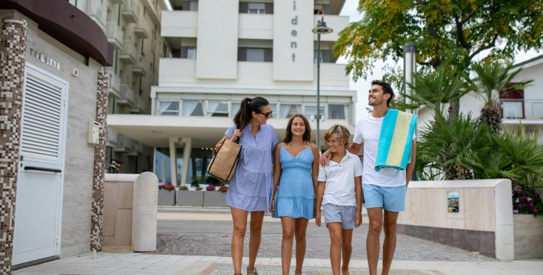 Hotel President  All inclusive light odmor uz plazu Bellaria Igea Marina Italija  354 EUR  3x nocenje u dvokrevetnoj sobi s balkonom ili bez balkona za 2 osobe All inclusive light u hotelskom restoranu