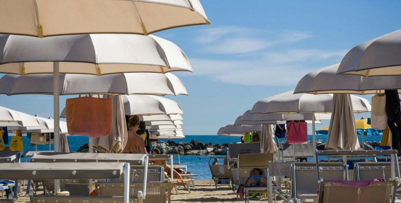 Hotel President  All inclusive light odmor uz plazu Bellaria Igea Marina Italija  1 386 EUR  7x nocenje u dvokrevetnoj sobi s balkonom ili bez balkona za 2 osobe All inclusive light u hotelskom restoranu