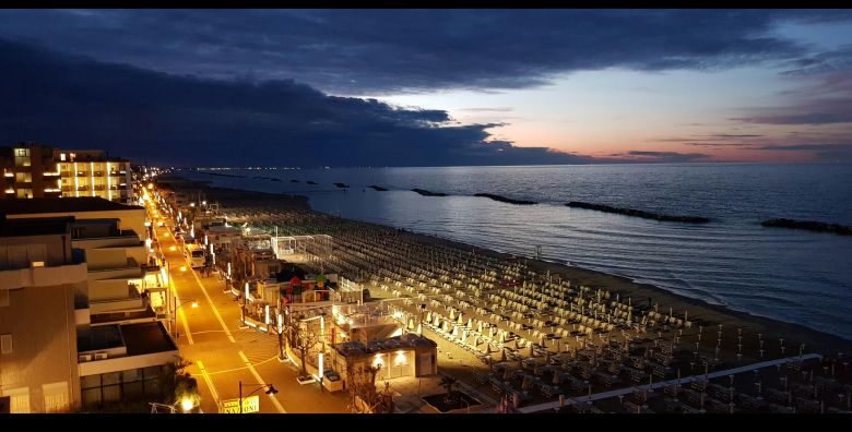 Hotel President  All inclusive light odmor uz plazu Bellaria Igea Marina Italija  438 EUR  3x nocenje u dvokrevetnoj sobi s balkonom ili bez balkona za 2 osobe All inclusive light u hotelskom restoranu