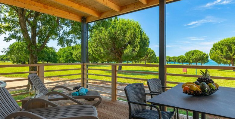 Camping Park Umag  Obiteljski odmor u mobilnim kucicama u Umagu tijekom vikenda Umag Istra Hrvatska  260 EUR  2x nocenje u mobilnoj kucici Adria Blue ili Adria Garden ovisi o raspolozivosti za do 5 osoba 4 odrasle osobe i 1 dijete do 15 99 godina  Klima uredjaj i grijanje