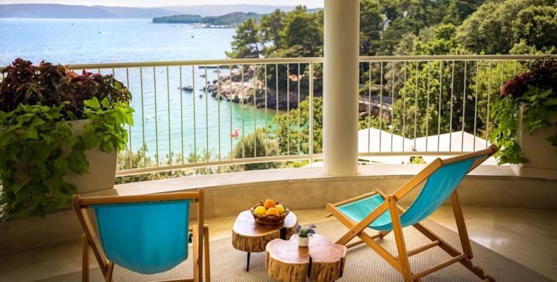 Sunny Krk by Valamar  Obiteljski jesenski odmor na Krku Krk Hrvatska  348 EUR  3x nocenje u renoviranoj sobi „Room for 2 1 morska strana za 3 osobe Sunny Breakfast  Brunch in Sunny Dinner
