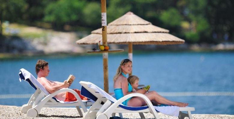 Valamar Diamant Hotel  Obiteljski ljetni odmor u Porecu Porec Istra Hrvatska  918 EUR  3x nocenje u sobi Room 2 1  za 2 osobe 1 dijete do 13 99 godina besplatno  Polupansion s ukljucenim bezalkoholnim negaziranim picima iz sankomata tijekom obroka