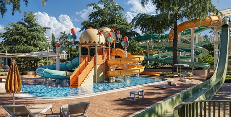 Valamar Diamant Hotel  Obiteljski ljetni odmor u Porecu Porec Istra Hrvatska  1 055 EUR  3x nocenje u sobi Room 2 1  za 2 osobe 1 dijete do 13 99 godina besplatno  Polupansion s ukljucenim bezalkoholnim negaziranim picima iz sankomata tijekom obroka