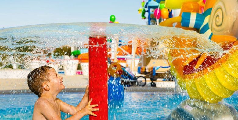 Valamar Diamant Hotel  Obiteljski ljetni odmor u Porecu Porec Istra Hrvatska  2 462 EUR  7x nocenje u sobi Room 2 1  za 2 osobe 1 dijete do 13 99 godina besplatno  Polupansion s ukljucenim bezalkoholnim negaziranim picima iz sankomata tijekom obroka