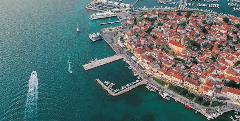 Villa Adriatic  Ljetni odmor u Biogradu na Moru Biograd na Moru Dalmacija Hrvatska  290 EUR  4x nocenje u moderno opremljenom apartmanu za 4 osobe Posteljina i rucnici