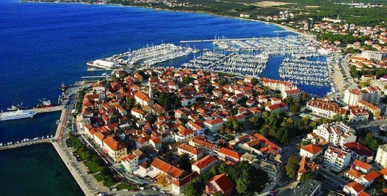Villa Adriatic  Ljetni odmor u Biogradu na Moru Biograd na Moru Dalmacija Hrvatska  440 EUR  5x nocenje u moderno opremljenom apartmanu za 4 osobe Posteljina i rucnici